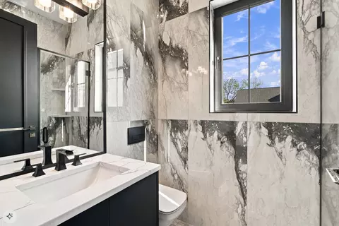 Bath - 426 Forest Edge Dr, Glencoe, IL 60022 photo 1 of 7