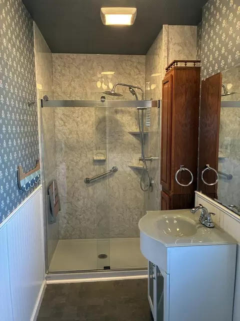 Bath - 2540 32nd St, Moline, IL 61265 photo 1 of 2