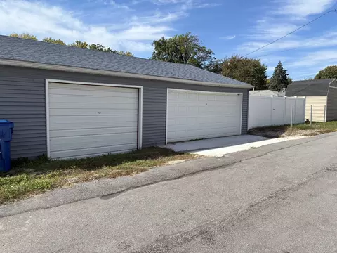 Exterior - 2540 32nd St, Moline, IL 61265 photo 3 of 3