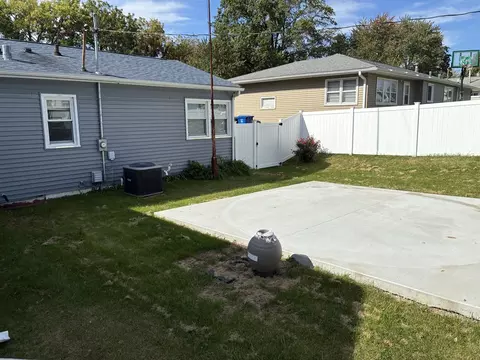 Exterior - 2540 32nd St, Moline, IL 61265 photo 2 of 3