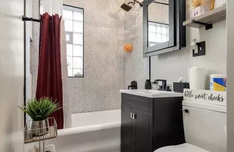 Bath - 2020 S 18th Ave, Broadview, IL 60155 photo 1 of 3