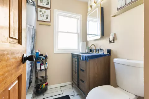 Bath - 2020 S 18th Ave, Broadview, IL 60155 photo 2 of 3