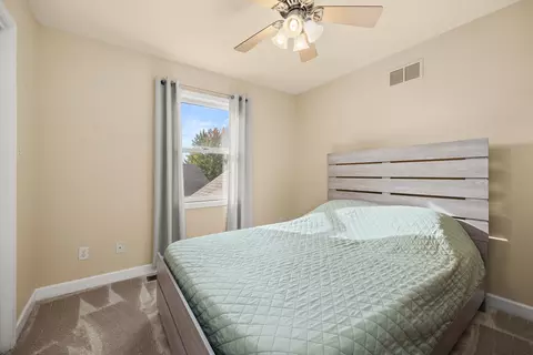 Bedroom - 1716 Kingtree Dr, Morris, IL 60450 photo 4 of 9