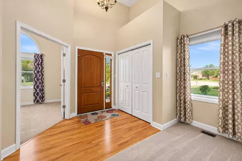 Entry Way - 1716 Kingtree Dr, Morris, IL 60450 photo 1 of 5