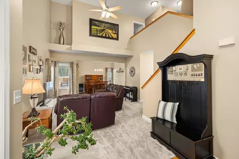 Entry Way - 1716 Kingtree Dr, Morris, IL 60450 photo 3 of 5