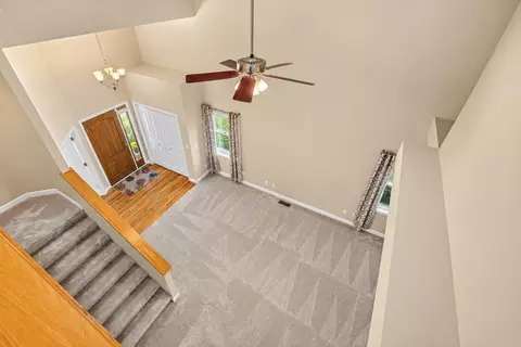 Entry Way - 1716 Kingtree Dr, Morris, IL 60450 photo 4 of 5