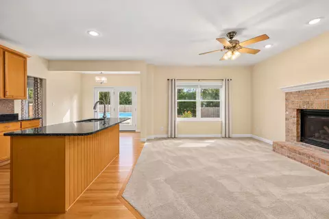 Living - 1716 Kingtree Dr, Morris, IL 60450 photo 11 of 12