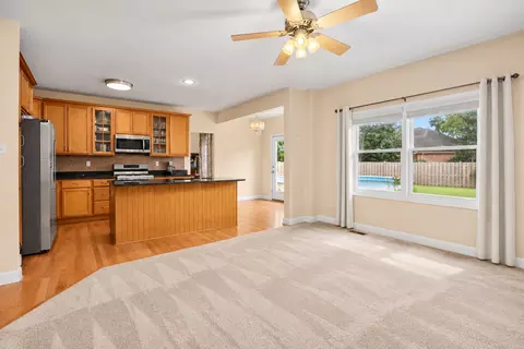 Living - 1716 Kingtree Dr, Morris, IL 60450 photo 9 of 12