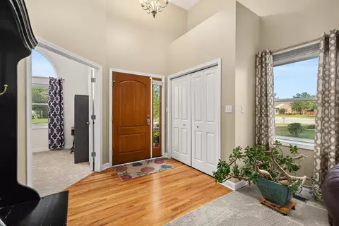 Entry Way - 1716 Kingtree Dr, Morris, IL 60450 photo 2 of 5