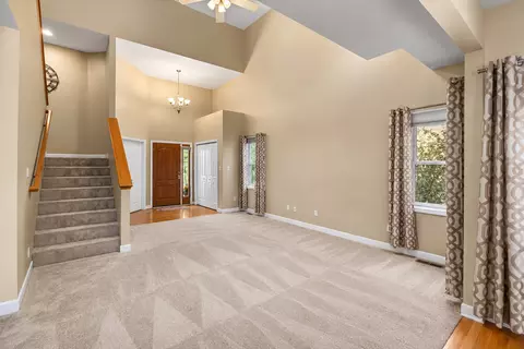Living - 1716 Kingtree Dr, Morris, IL 60450 photo 4 of 12