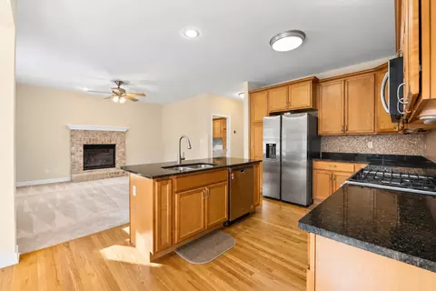 Living - 1716 Kingtree Dr, Morris, IL 60450 photo 6 of 12