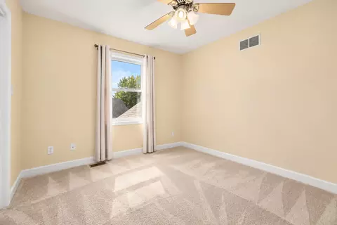 Bedroom - 1716 Kingtree Dr, Morris, IL 60450 photo 3 of 9