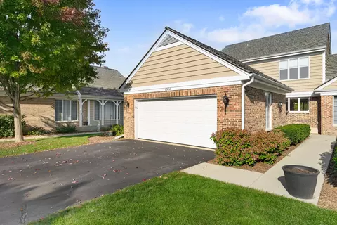 1304 Shire Cir #4, Inverness, IL 60067