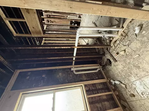 Bath - 6120 S Green St, Chicago, IL 60621 photo 1 of 1