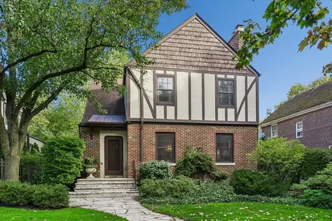 3125 Park Pl, Evanston, IL 60201