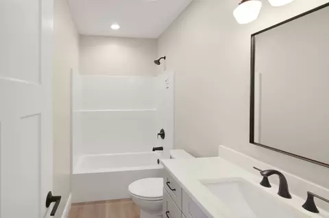 Bath - 7 Beech Tree Pl, Ottawa, IL 61350 photo 6 of 6