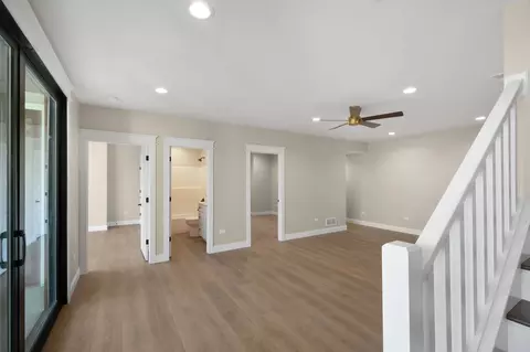 Living - 7 Beech Tree Pl, Ottawa, IL 61350 photo 4 of 5