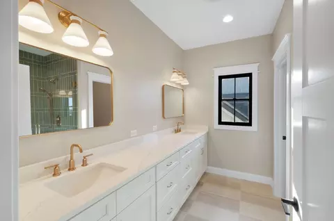Bath - 7 Beech Tree Pl, Ottawa, IL 61350 photo 2 of 6