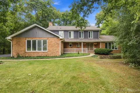 6 N422 Woodhill Ln, Saint Charles, IL 60175