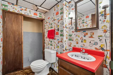 Bath - 3712 16th Ave, Moline, IL 61265 photo 4 of 4