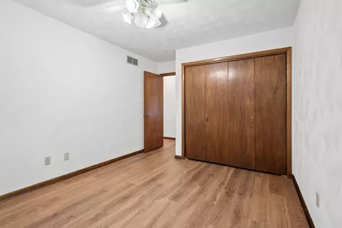 Bedroom - 3712 16th Ave, Moline, IL 61265 photo 4 of 8
