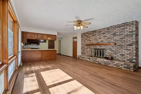 Living - 3712 16th Ave, Moline, IL 61265 photo 4 of 8