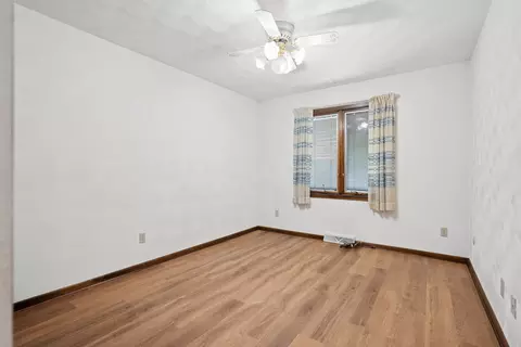 Bedroom - 3712 16th Ave, Moline, IL 61265 photo 3 of 8