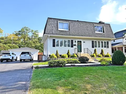 4447 Stonewall Ave, Downers Grove, IL 60515