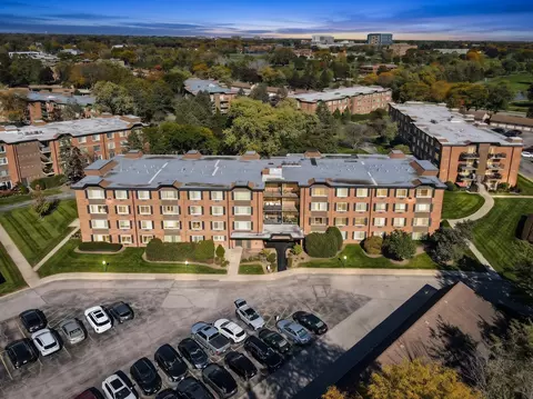 1227 S Old Wilke Rd #206, Arlington Heights, IL 60005