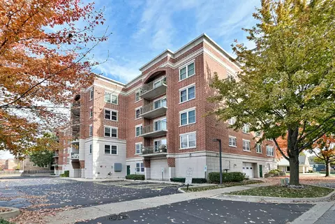104 N Plum Grove Rd #402, Palatine, IL 60067
