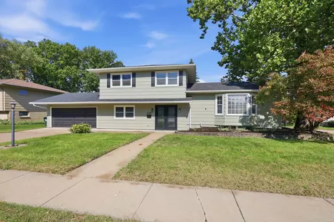 2438 E Columbia Ave, Davenport, IA 52803