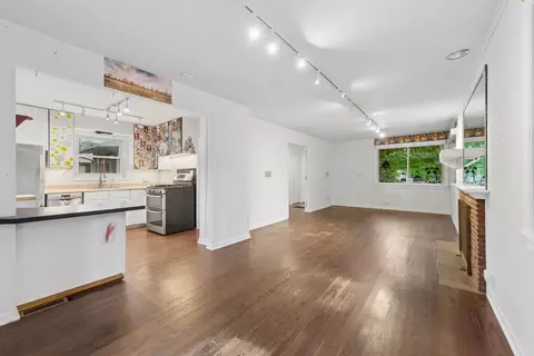 Living - 9024 Ewing Ave, Evanston, IL 60203 photo 2 of 3