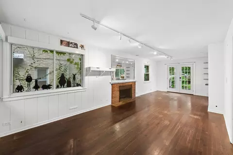 Living - 9024 Ewing Ave, Evanston, IL 60203 photo 1 of 3