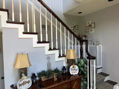 Entry Way - 836 S Spring Rd, Elmhurst, IL 60126 photo 3 of 4