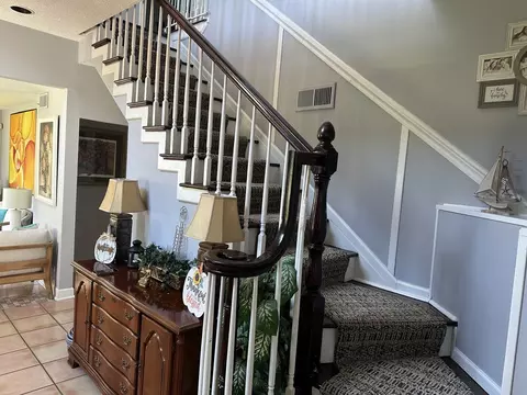 Entry Way - 836 S Spring Rd, Elmhurst, IL 60126 photo 2 of 4