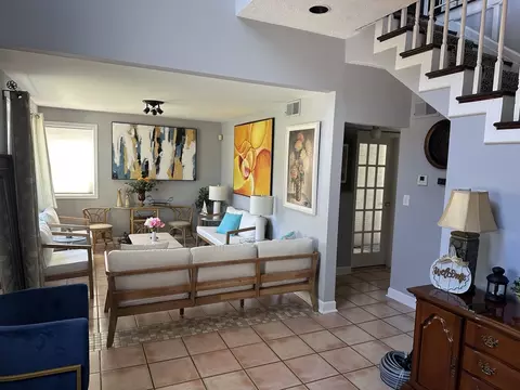 Entry Way - 836 S Spring Rd, Elmhurst, IL 60126 photo 4 of 4