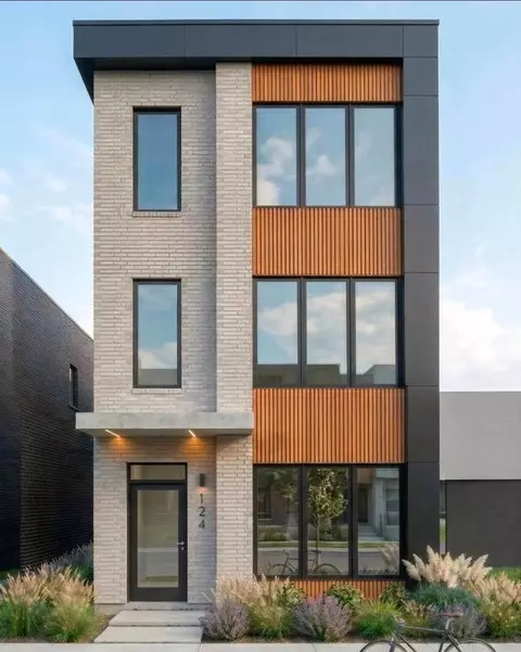 3332 W Walnut St, Chicago, IL 60624