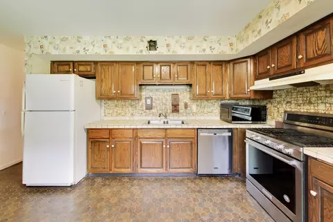 Kitchen - 1220 Brook Ln, Glenview, IL 60025 photo 2 of 3