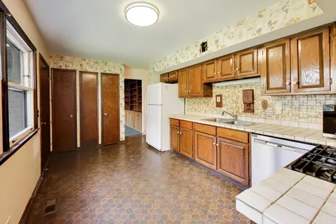 Kitchen - 1220 Brook Ln, Glenview, IL 60025 photo 3 of 3