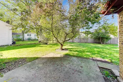 Exterior - 1220 Brook Ln, Glenview, IL 60025 photo 4 of 5