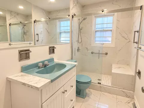 Bath - 1848 W 167th St, Markham, IL 60428 photo 1 of 1