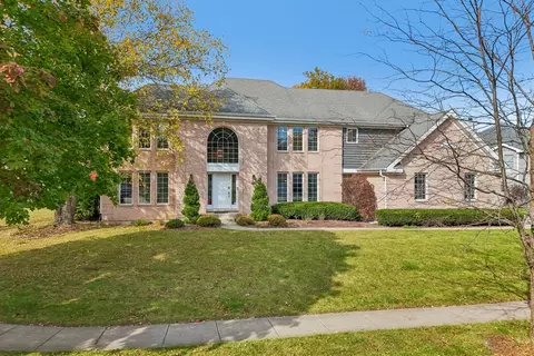 721 Goldenrod Ct, Crystal Lake, IL 60014