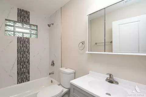 Bath - 16973 Jodave Ave, Hazel Crest, IL 60429 photo 1 of 5