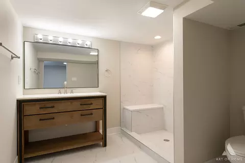 Bath - 16973 Jodave Ave, Hazel Crest, IL 60429 photo 3 of 5