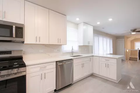 Kitchen - 16973 Jodave Ave, Hazel Crest, IL 60429 photo 4 of 5