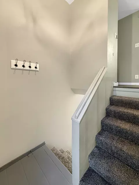 Entry Way - Undisclosed, Freeport, IL 61032 photo 2 of 2