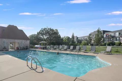 Exterior - 5200 Carriageway Dr #210, Rolling Meadows, IL 60008 photo 2 of 4