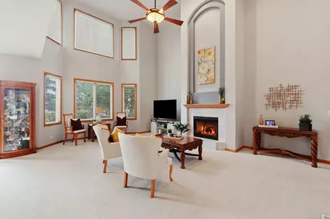 Living - 691 E Nerge Rd, Roselle, IL 60172 photo 2 of 4