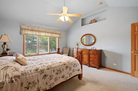 Bedroom - 691 E Nerge Rd, Roselle, IL 60172 photo 3 of 10