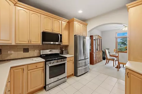 Kitchen - 691 E Nerge Rd, Roselle, IL 60172 photo 1 of 3